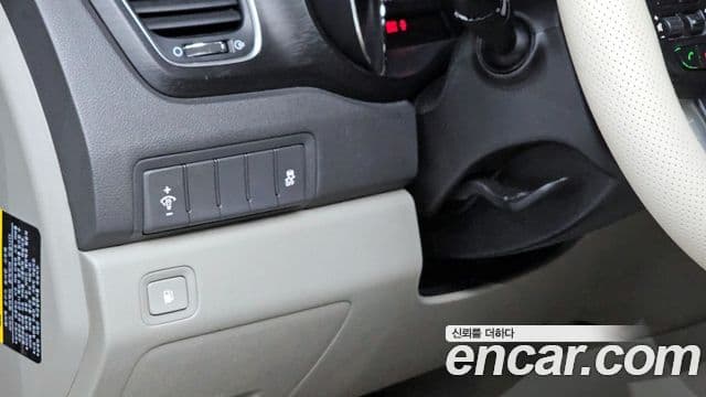 Kia All New Carnival Luxury, 2016 17