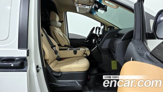 Hyundai Staria Modern, 2025 10