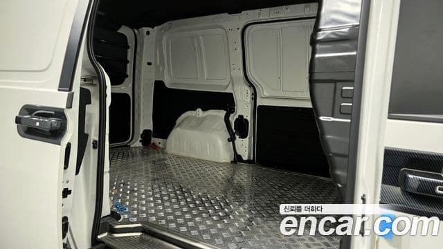 Hyundai Staria Modern, 2025 12