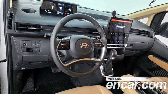 Hyundai Staria Modern, 2025 13