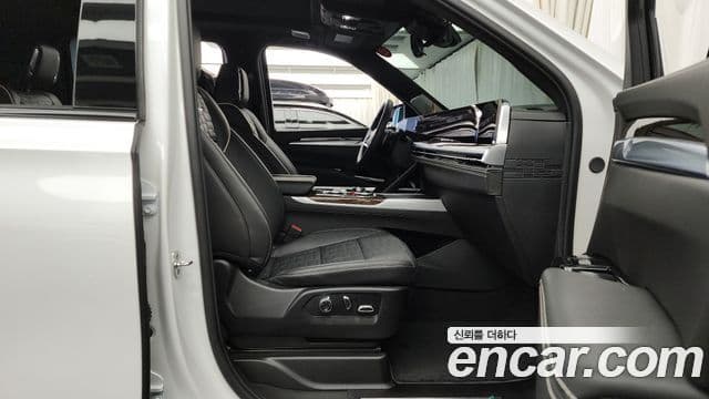 Cadillac Escalade 5세대 ESV Sport Platinum, 2025 11