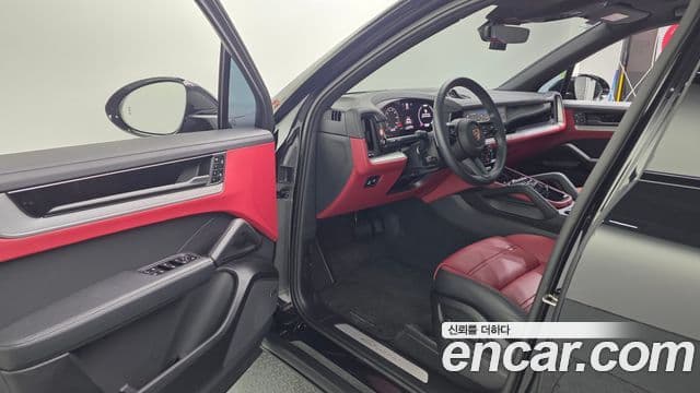 Porsche Cayenne (PO536) 3.0 E-гибрид, 2024 10