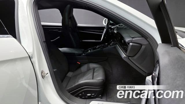 Porsche Panamera (976), 2024 11