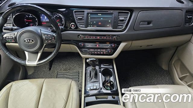 Kia All New Carnival VIP, 2016 7