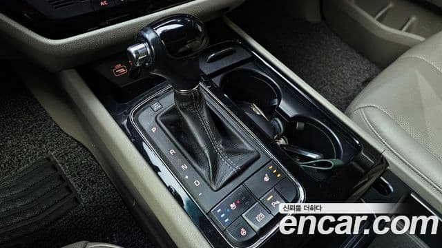 Kia All New Carnival VIP, 2016 9