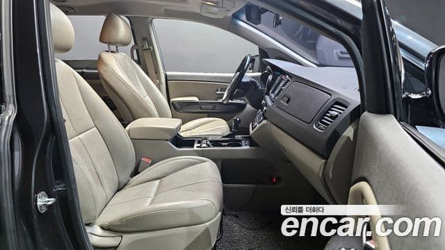 Kia All New Carnival VIP, 2016 10