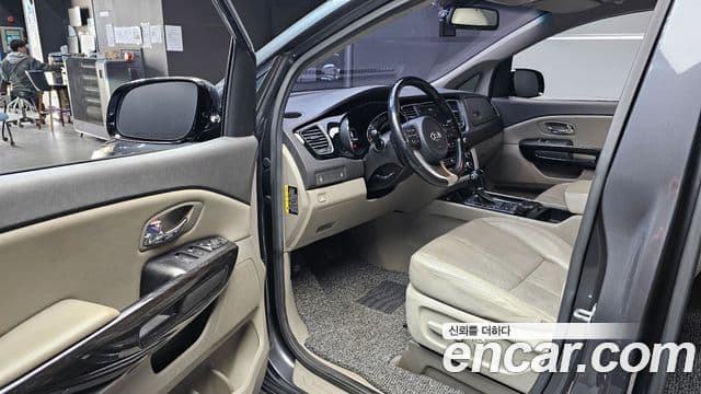 Kia All New Carnival VIP, 2016 11