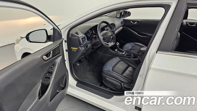 Hyundai Ioniq гибрид, 2016 11