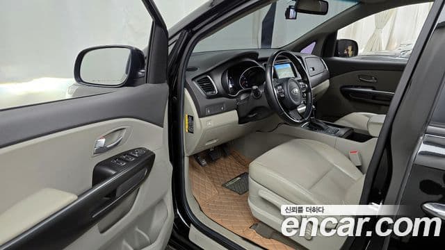 Kia All New Carnival Luxury, 2015 10