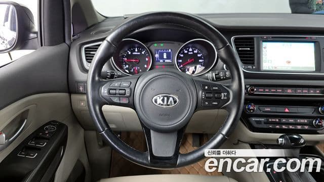 Kia All New Carnival Luxury, 2015 13