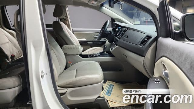 Kia All New Carnival Prestige, 2015 10