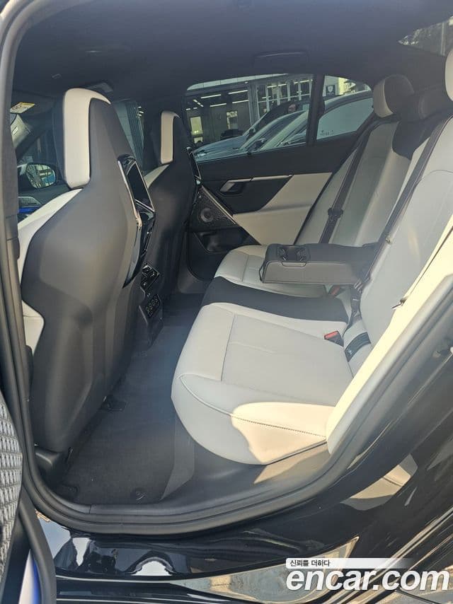 BMW M5 (G90) M5 седан, 2025 8