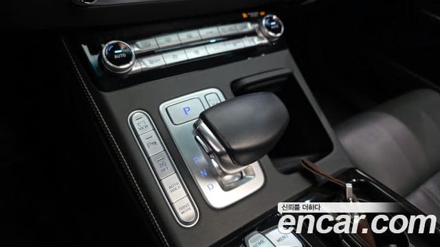 Genesis G90 Premium Luxury, 2021 9