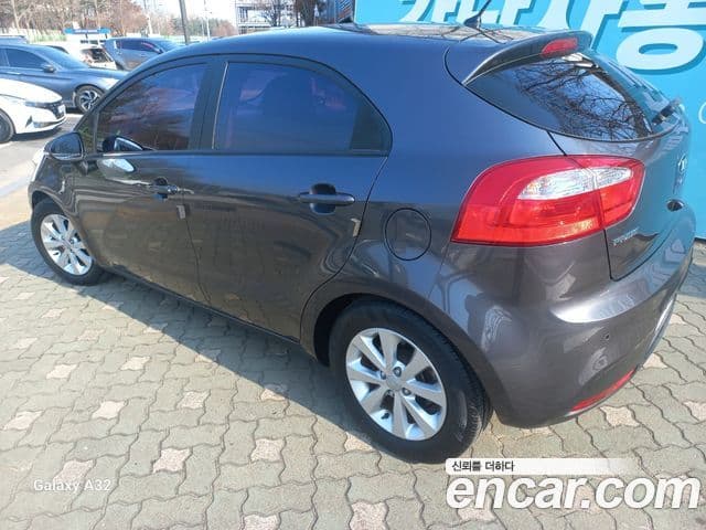 Kia All New Pride Luxury, 2014 3