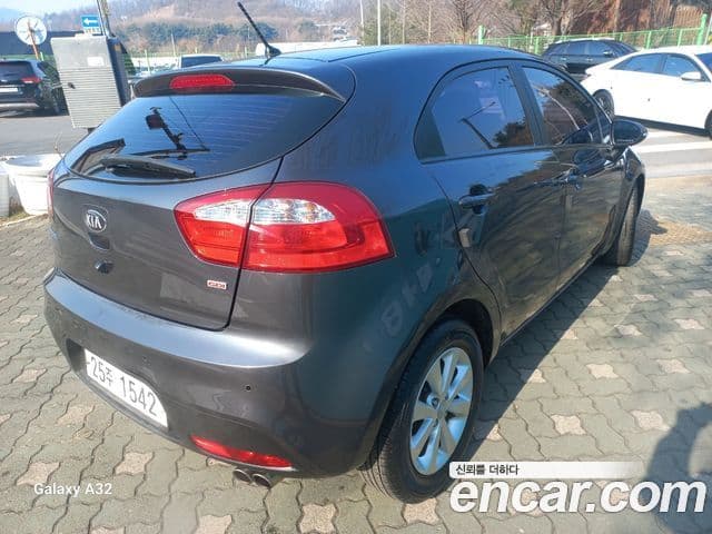 Kia All New Pride Luxury, 2014 4