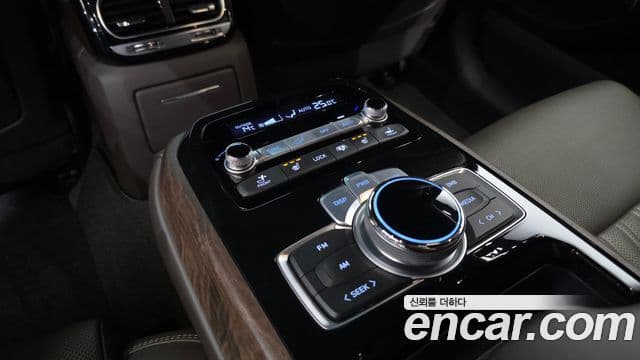 Genesis G90 Premium Luxury, 2021 18