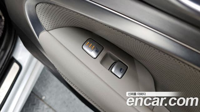 Genesis G70 Elite, 2019 18