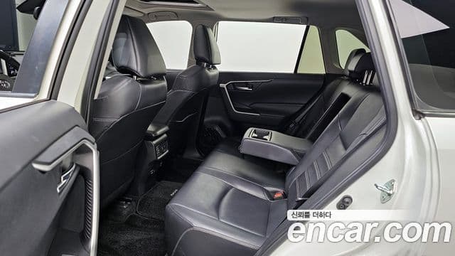 Toyota RAV4 5세대, 2019 13