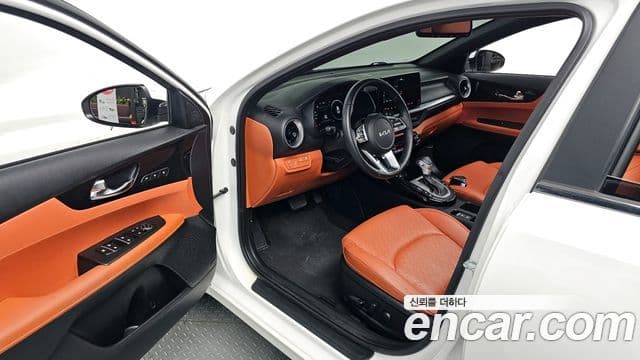 Kia The / новый New K3 2세대 Signature, 2022 11