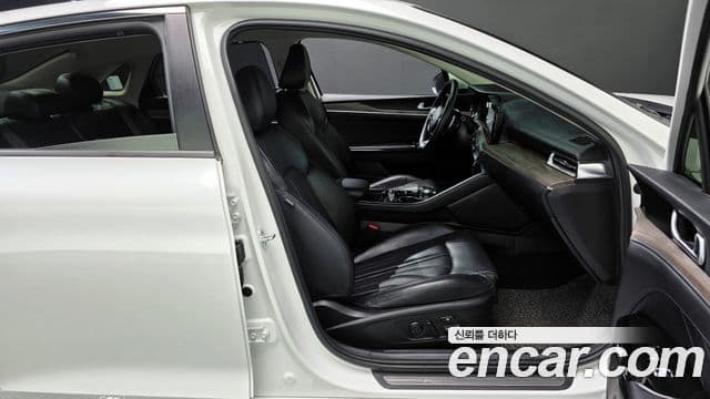 Kia K5 3세대 Signature, 2021 10