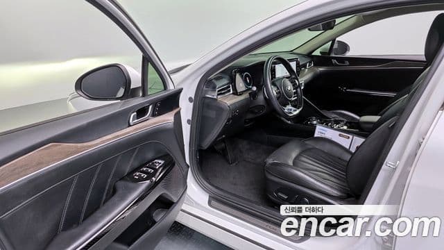 Kia K5 3세대 Signature, 2021 11