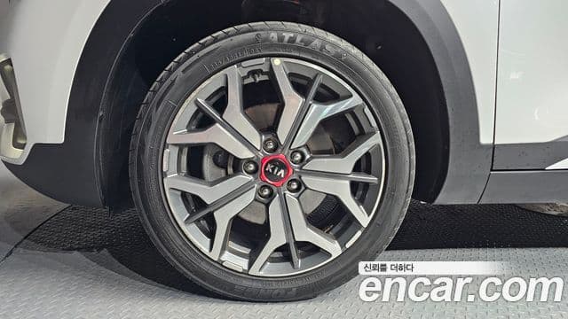 Kia Seltos Signature, 2022 все фото