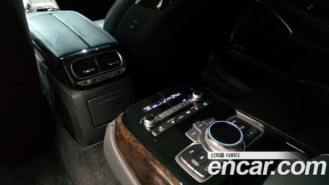 Genesis G90 Luxury, 2019 18