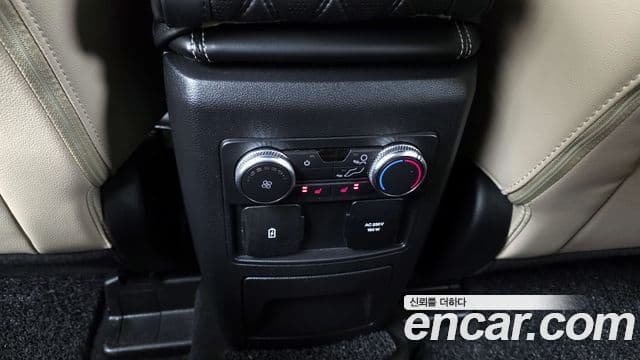 Ford Explorer 6세대, 2022 19