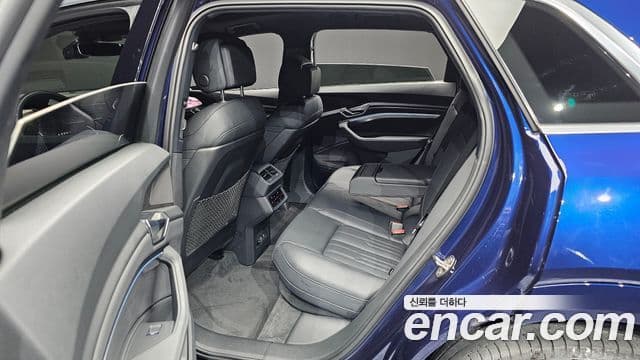 Audi e-Tron, 2022 11