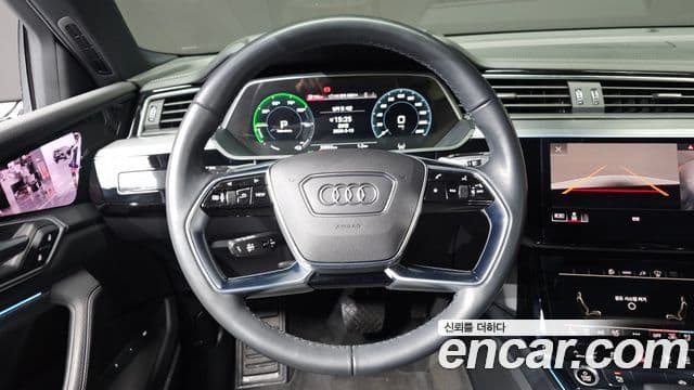 Audi e-Tron, 2022 14