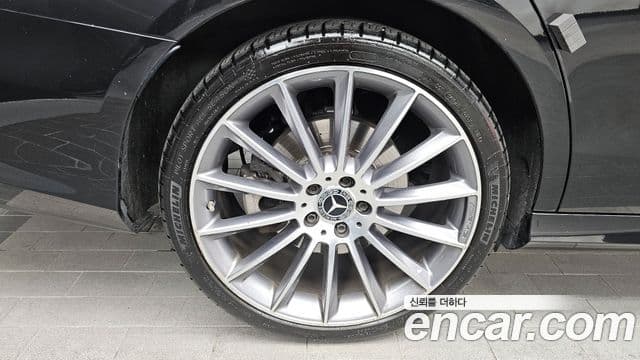 Mercedes-Benz E-класс W213 AMG Line, 2022 все фото