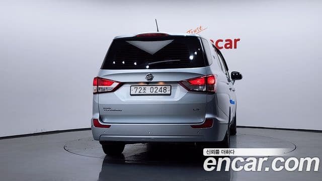 KG모빌리티(SsangYong) Korando 투리스모 4WD LT 11인승, 2014 4