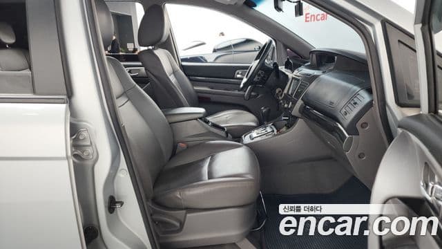 KG모빌리티(SsangYong) Korando 투리스모 4WD LT 11인승, 2014 11