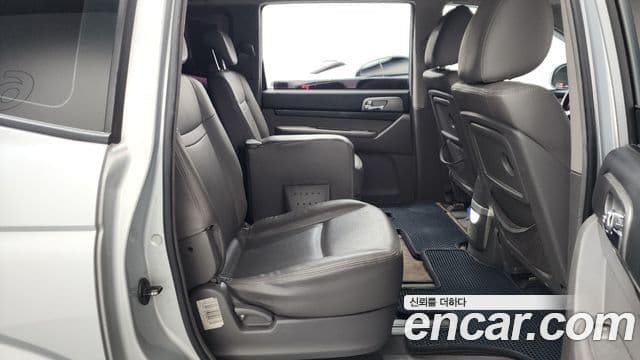 KG모빌리티(SsangYong) Korando 투리스모 4WD LT 11인승, 2014 12