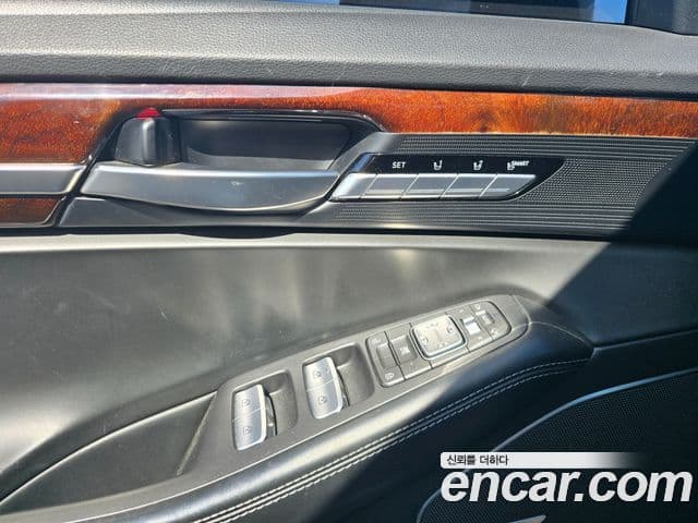 Genesis EQ900 Prestige, 2017 12