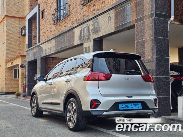 Kia Niro Plus Air (таксомоторный тип), 2024 4