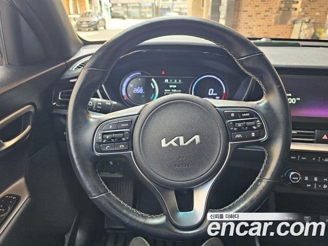 Kia Niro Plus Air (таксомоторный тип), 2024 8