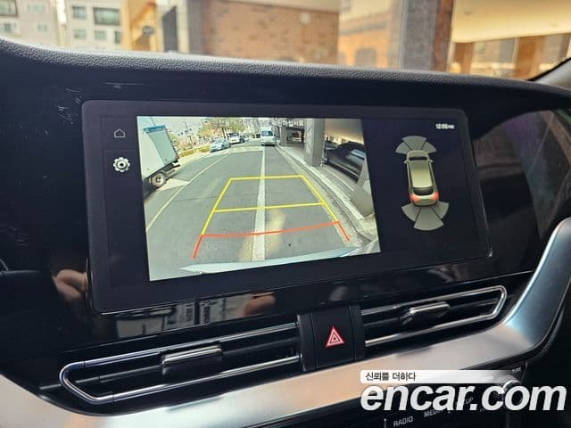 Kia Niro Plus Air (таксомоторный тип), 2024 13