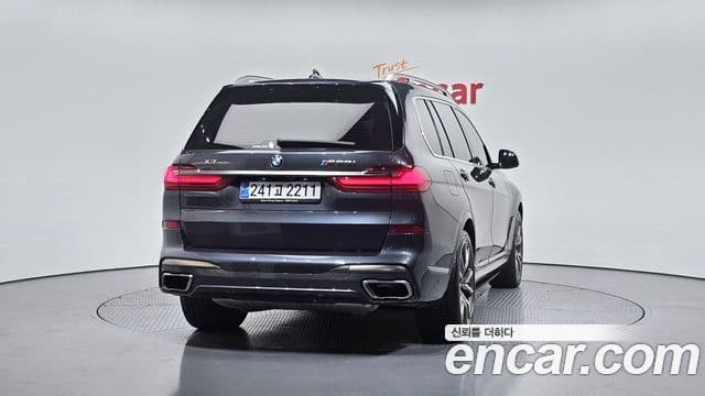 BMW X7 (G07) M50i 6인승, 2022 4
