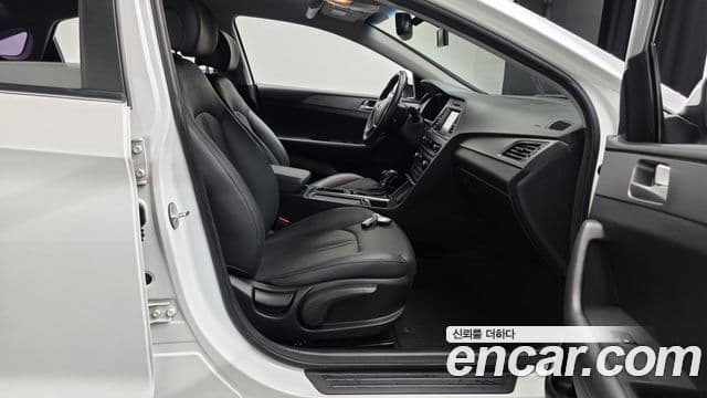 Hyundai LF Sonata Special, 2015 10