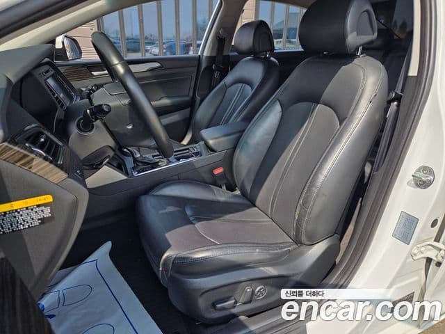 Hyundai LF Sonata Special, 2017 11