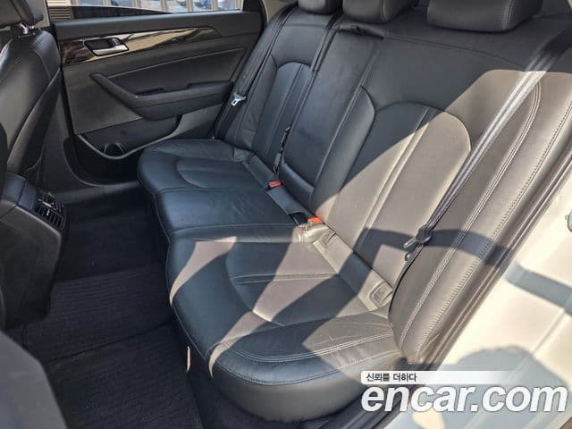 Hyundai LF Sonata Special, 2017 12