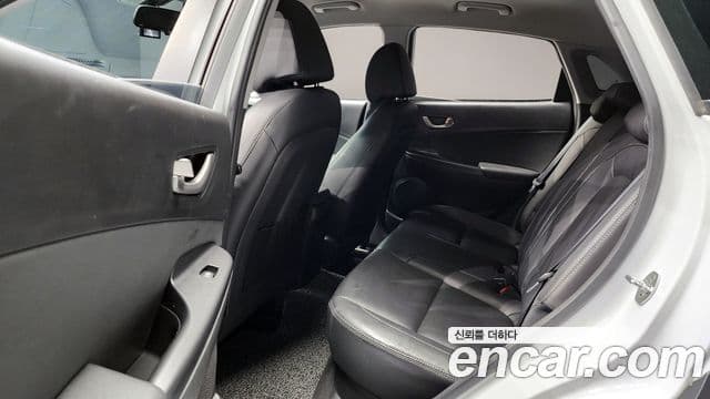 Hyundai Kona Modern Art, 2018 12