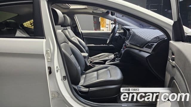 Hyundai Avante AD 1.6 GDI Smart, 2016 10