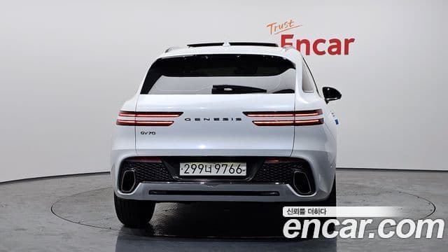Genesis GV70, 2023 4