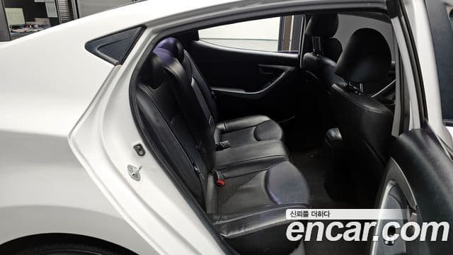 Hyundai Avante MD M16 GDI Avenue, 2013 11