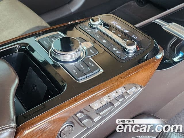 Genesis EQ900 Prestige, 2017 10