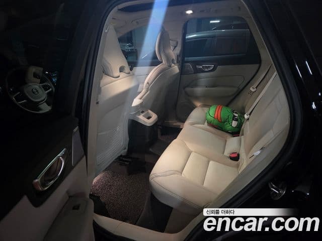 Volvo XC60 2세대 T8 Ultra Bright, 2025 10