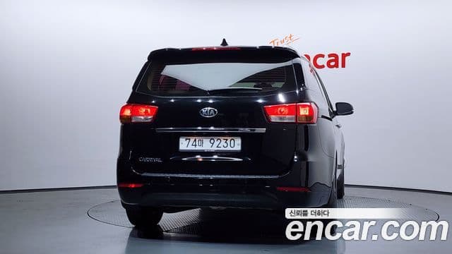 Kia All New Carnival Luxury, 2017 4