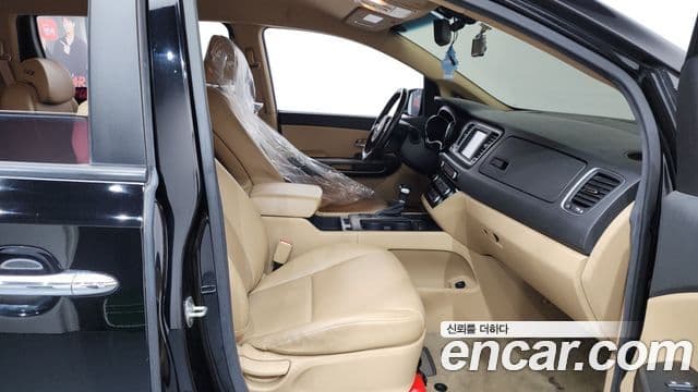 Kia All New Carnival Luxury, 2017 10